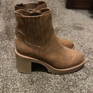 Universal Thread Boots